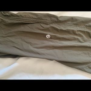 Dance Studio Crop 25”